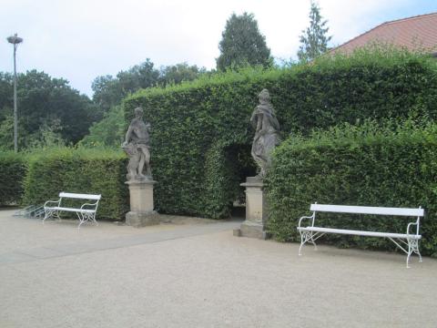 statues